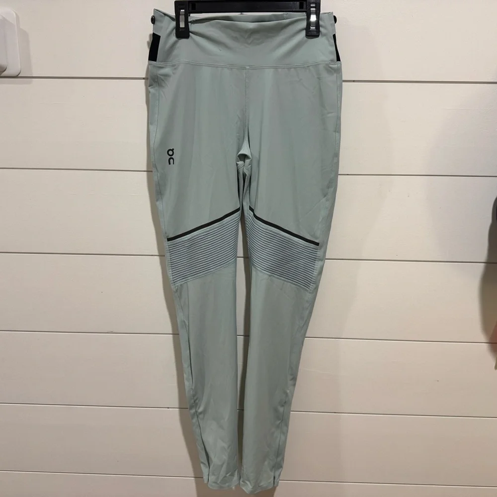 Run On Clouds Light Green Tights/long Small Excellent condition - Picture 4 of 5